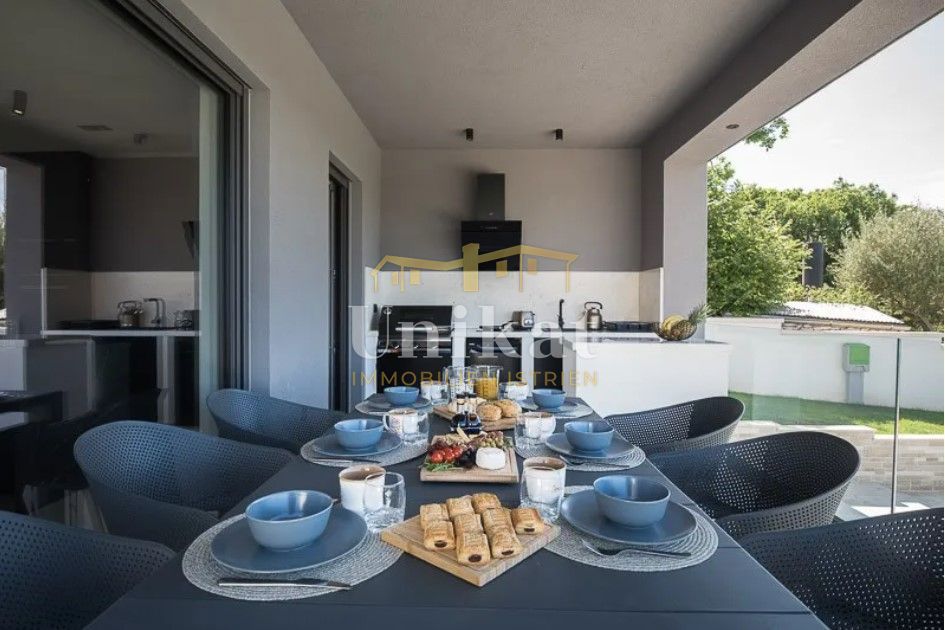 Splendida villa con vista mare nei dintorni di Marčana